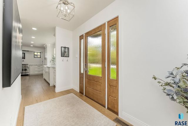 2841 E Old Orchard Trl Trail, Sioux Falls, SD 57103