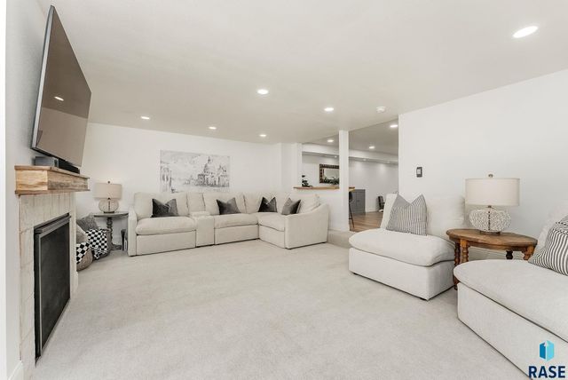 2841 E Old Orchard Trl Trail, Sioux Falls, SD 57103