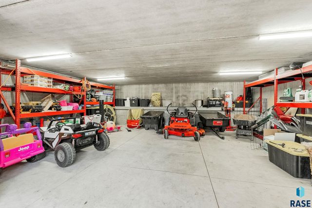 2841 E Old Orchard Trl Trail, Sioux Falls, SD 57103