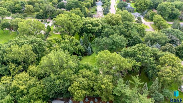 2841 E Old Orchard Trl Trail, Sioux Falls, SD 57103