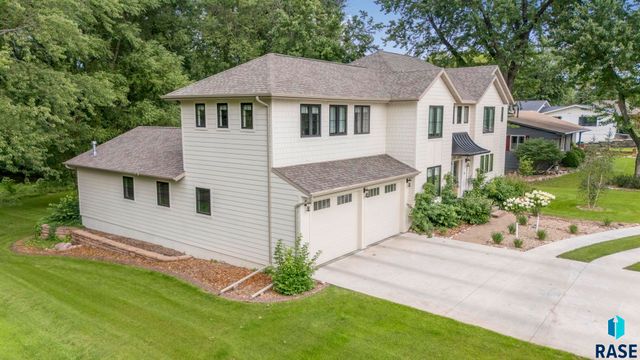 2841 E Old Orchard Trl Trail, Sioux Falls, SD 57103
