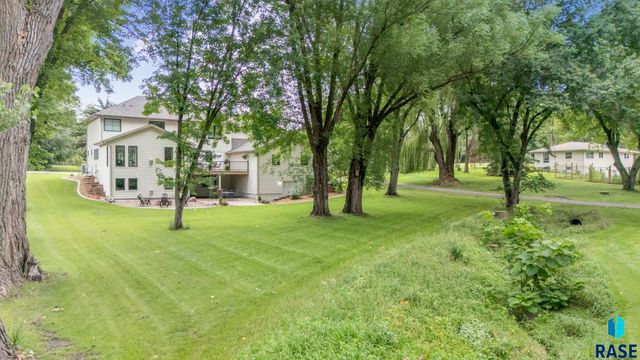 2841 E Old Orchard Trl Trail, Sioux Falls, SD 57103