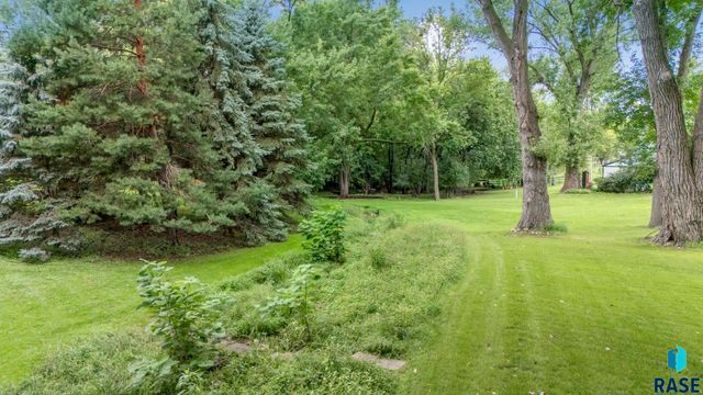 2841 E Old Orchard Trl Trail, Sioux Falls, SD 57103