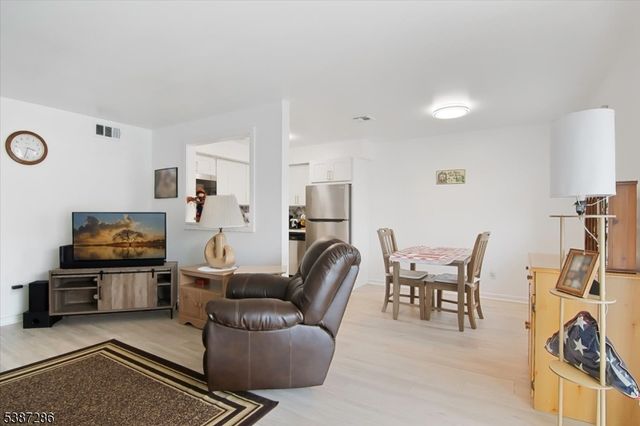 1004 Unicorn Way 2, Clifton City, NJ 07011