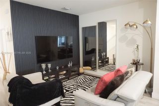 10589 W 32nd Ln, Hialeah Gardens, FL 33018