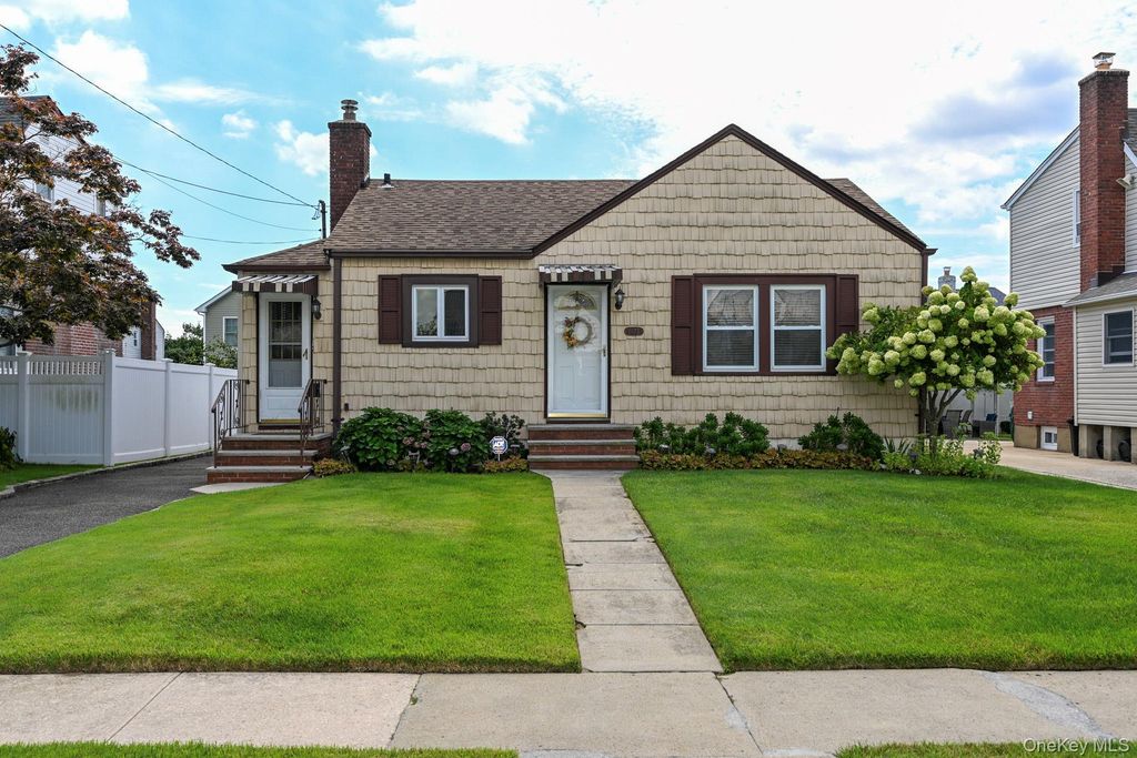 1073 Hancock Avenue, Franklin Square, NY 11010 — exterior