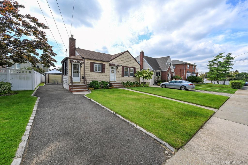 1073 Hancock Avenue, Franklin Square, NY 11010 — photo 2