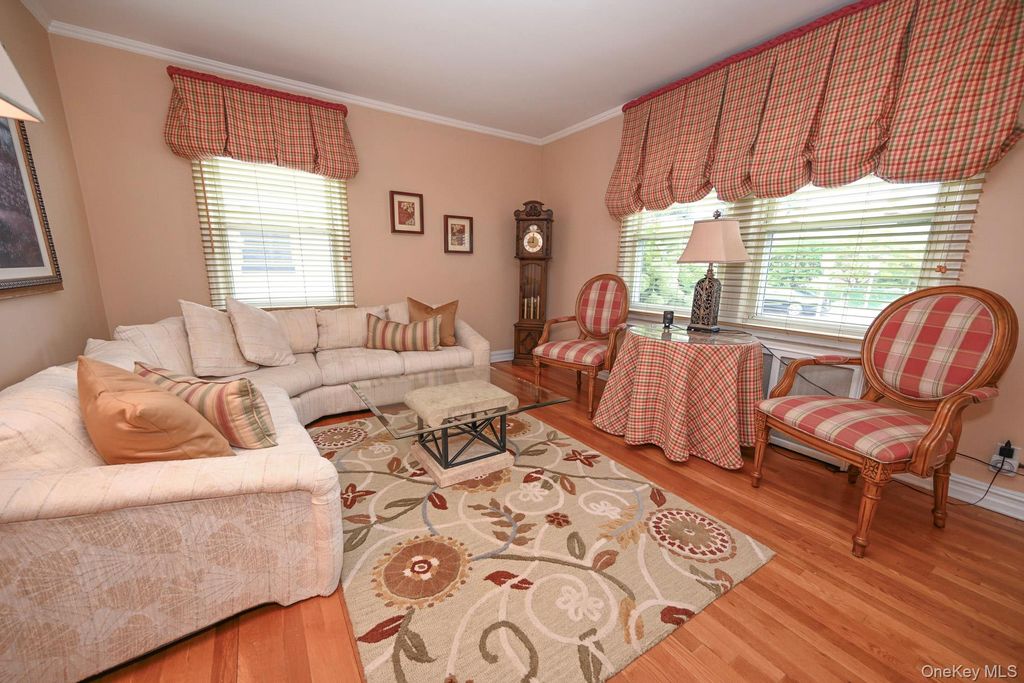 1073 Hancock Avenue, Franklin Square, NY 11010 — photo 4