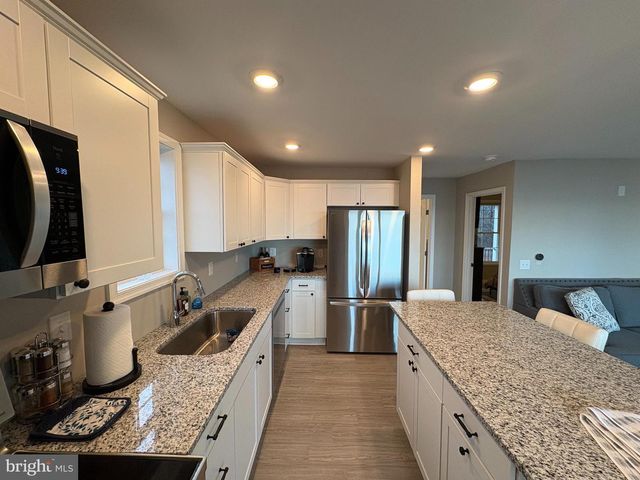 1077 N INDEPENDENCE DR, Montross, VA 22520