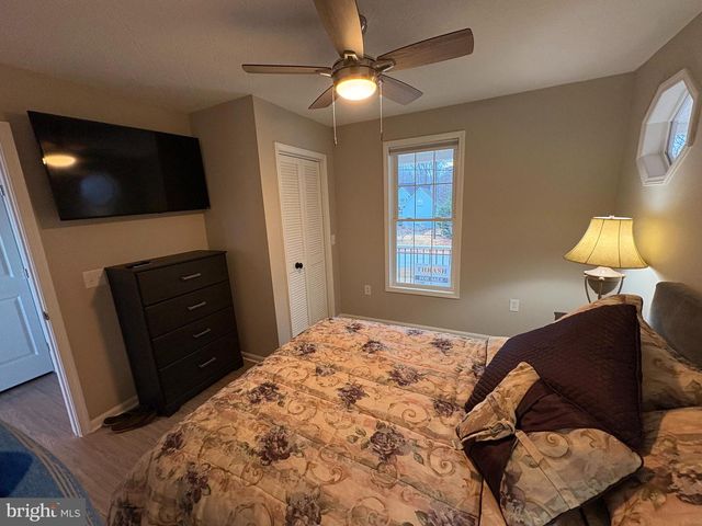 1077 N INDEPENDENCE DR, Montross, VA 22520