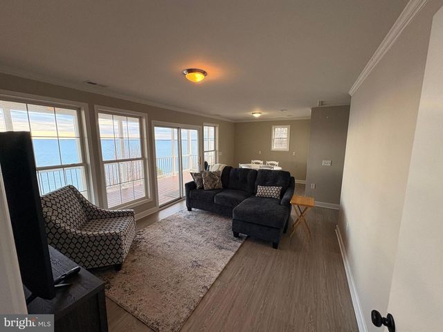 1077 N INDEPENDENCE DR, Montross, VA 22520