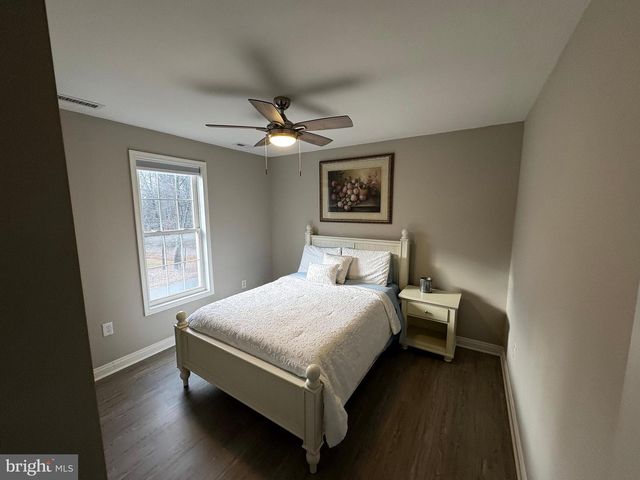 1077 N INDEPENDENCE DR, Montross, VA 22520