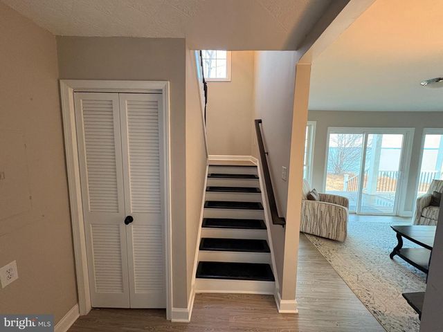 1077 N INDEPENDENCE DR, Montross, VA 22520