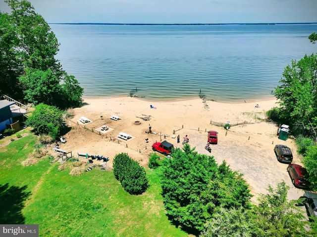 1077 N INDEPENDENCE DR, Montross, VA 22520