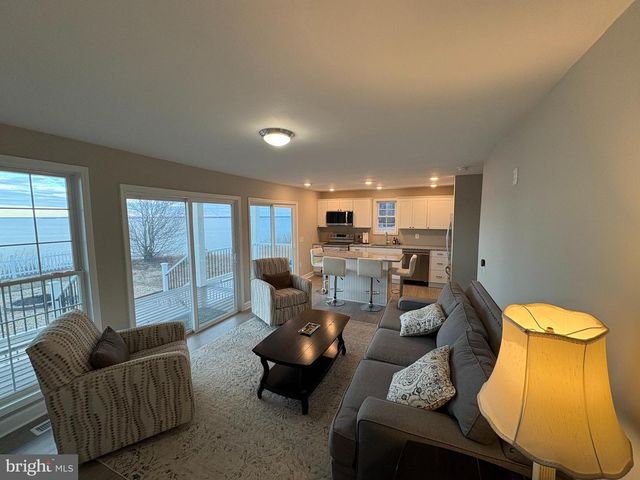 1077 N INDEPENDENCE DR, Montross, VA 22520