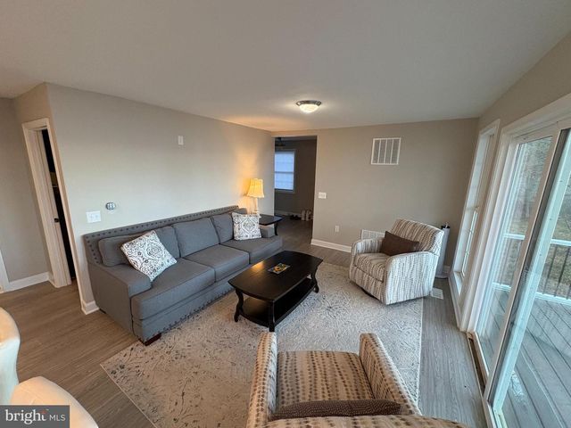 1077 N INDEPENDENCE DR, Montross, VA 22520