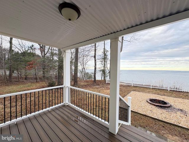 1077 N INDEPENDENCE DR, Montross, VA 22520