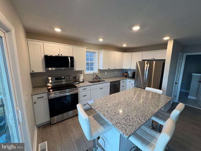 1077 N INDEPENDENCE DR, Montross, VA 22520