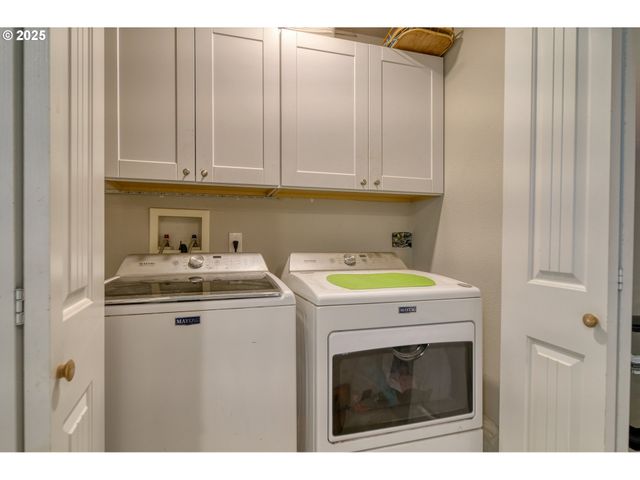 385 N 6TH St, St Helens, OR 97051