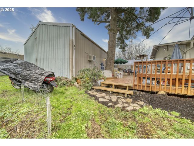 385 N 6TH St, St Helens, OR 97051