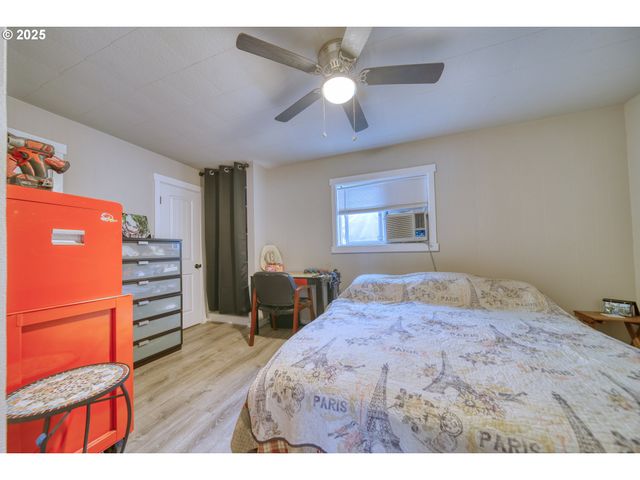 385 N 6TH St, St Helens, OR 97051