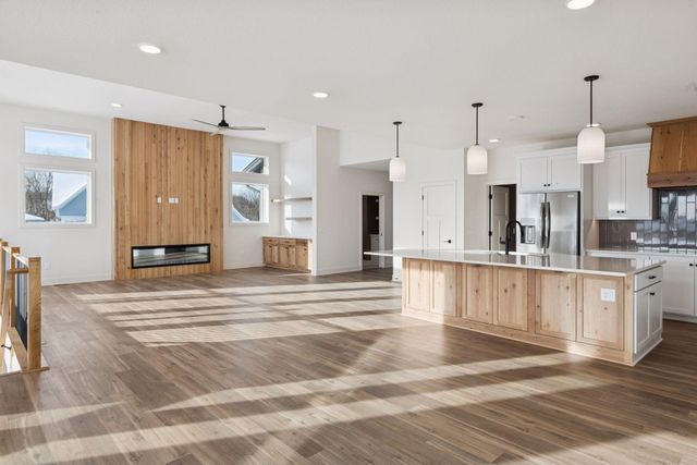 934x Hillsboro Place, Savage, MN 55378