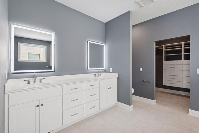 934x Hillsboro Place, Savage, MN 55378