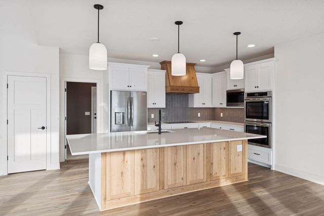 934x Hillsboro Place, Savage, MN 55378
