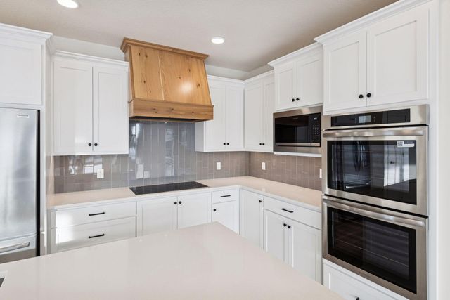 934x Hillsboro Place, Savage, MN 55378