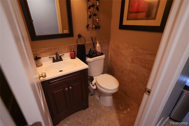 38684 Pinebrook Drive, Sterling Heights, MI 48310