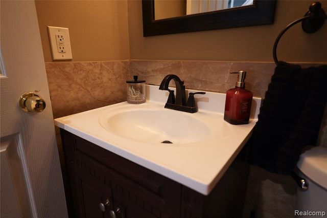 38684 Pinebrook Drive, Sterling Heights, MI 48310