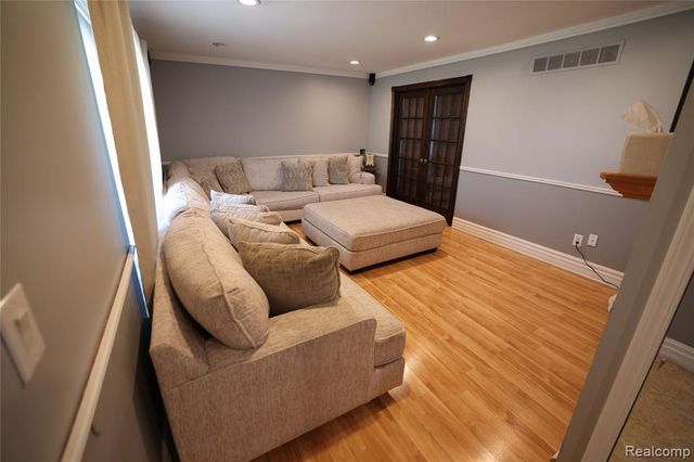 38684 Pinebrook Drive, Sterling Heights, MI 48310
