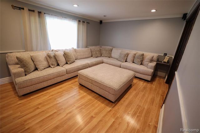 38684 Pinebrook Drive, Sterling Heights, MI 48310
