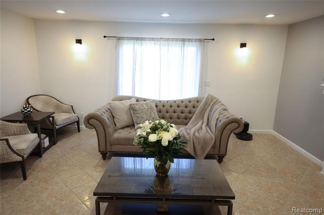 38684 Pinebrook Drive, Sterling Heights, MI 48310