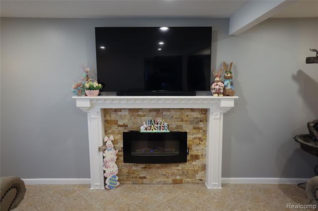 38684 Pinebrook Drive, Sterling Heights, MI 48310