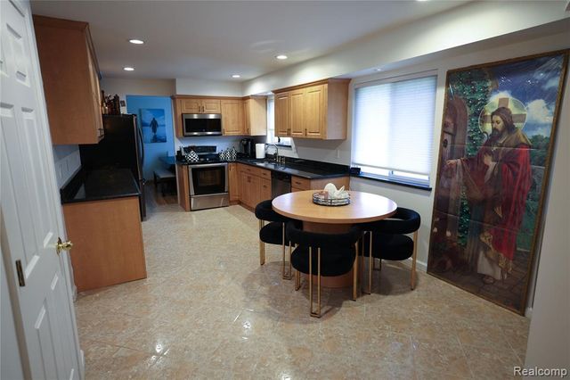 38684 Pinebrook Drive, Sterling Heights, MI 48310
