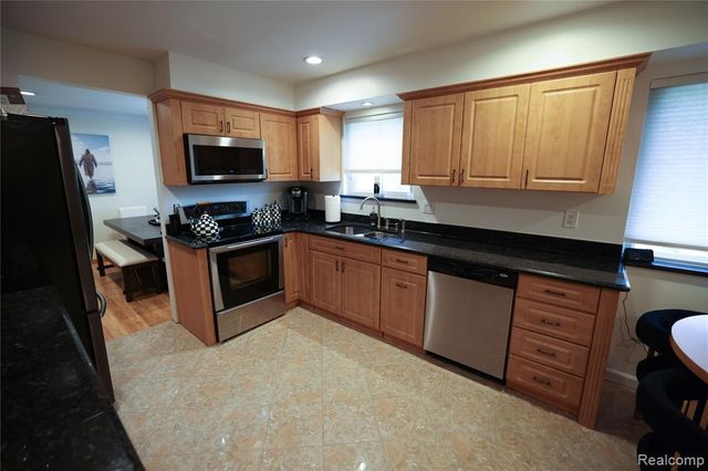 38684 Pinebrook Drive, Sterling Heights, MI 48310