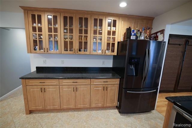 38684 Pinebrook Drive, Sterling Heights, MI 48310