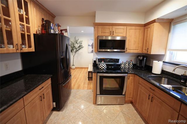38684 Pinebrook Drive, Sterling Heights, MI 48310