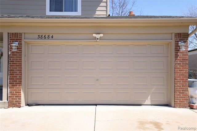 38684 Pinebrook Drive, Sterling Heights, MI 48310