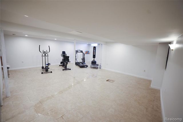 38684 Pinebrook Drive, Sterling Heights, MI 48310