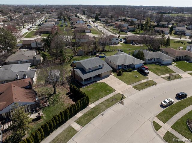 38684 Pinebrook Drive, Sterling Heights, MI 48310