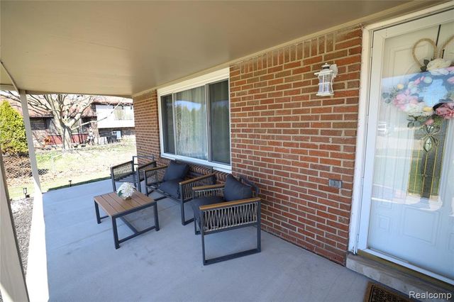 38684 Pinebrook Drive, Sterling Heights, MI 48310