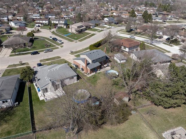38684 Pinebrook Drive, Sterling Heights, MI 48310