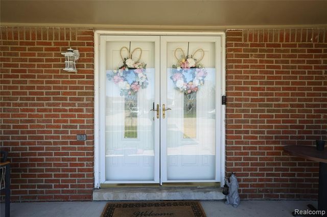 38684 Pinebrook Drive, Sterling Heights, MI 48310