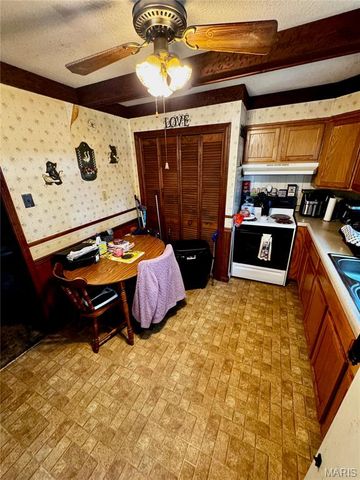 819 E Washington Avenue, Greenville, IL 62246