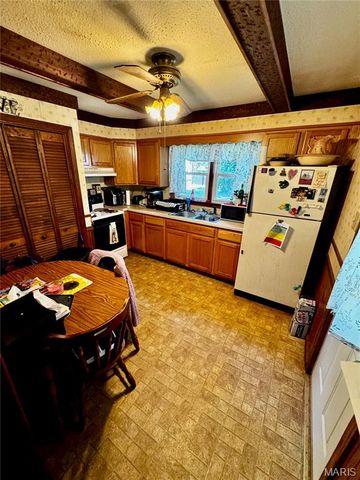 819 E Washington Avenue, Greenville, IL 62246