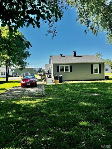 819 E Washington Avenue, Greenville, IL 62246