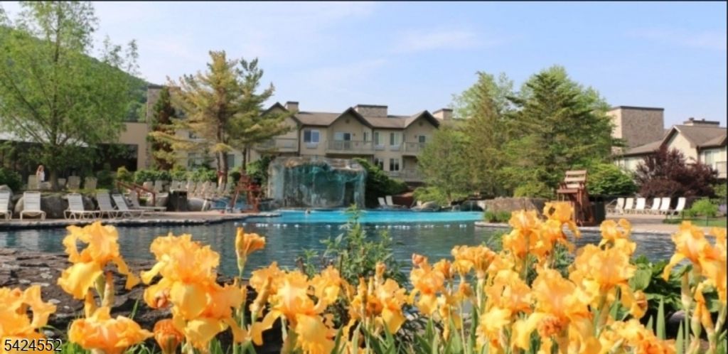 2 Chamonix Dr 413, Vernon Twp., NJ 07462