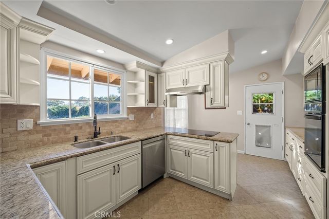 27151 Pembina Road, Rancho Palos Verdes, CA 90275